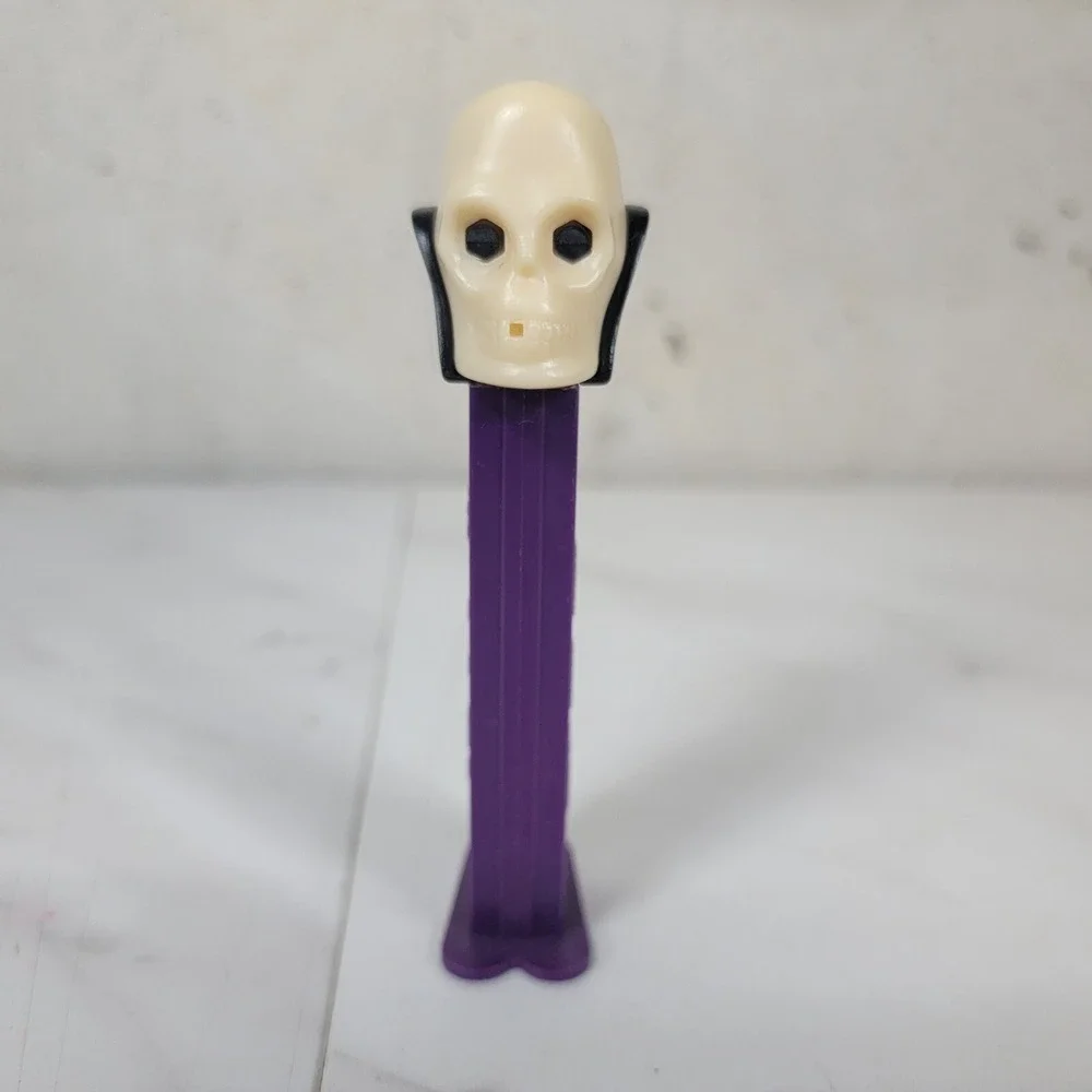 Pez Halloween Skull Dracula Candy Dispenser Purple Vintage 1970's Nostalgia